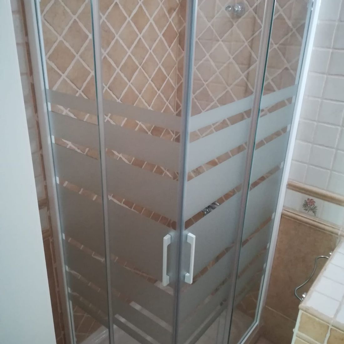 Cristalería Arona mamparas de baño 5