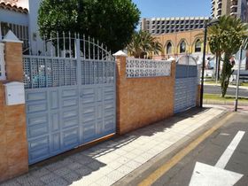 Cristalería Arona puertas de hierro